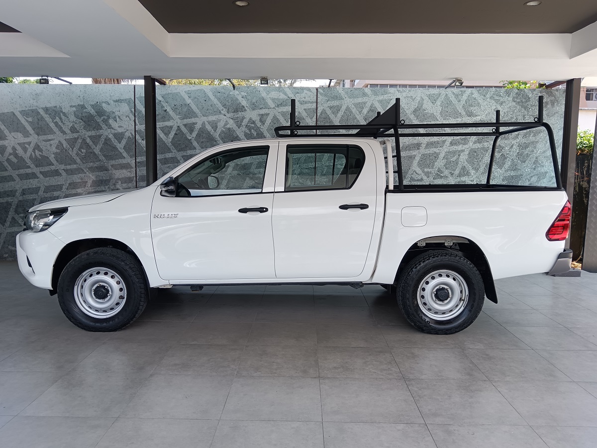 TOYOTA HILUX 2023 43,799 Kms