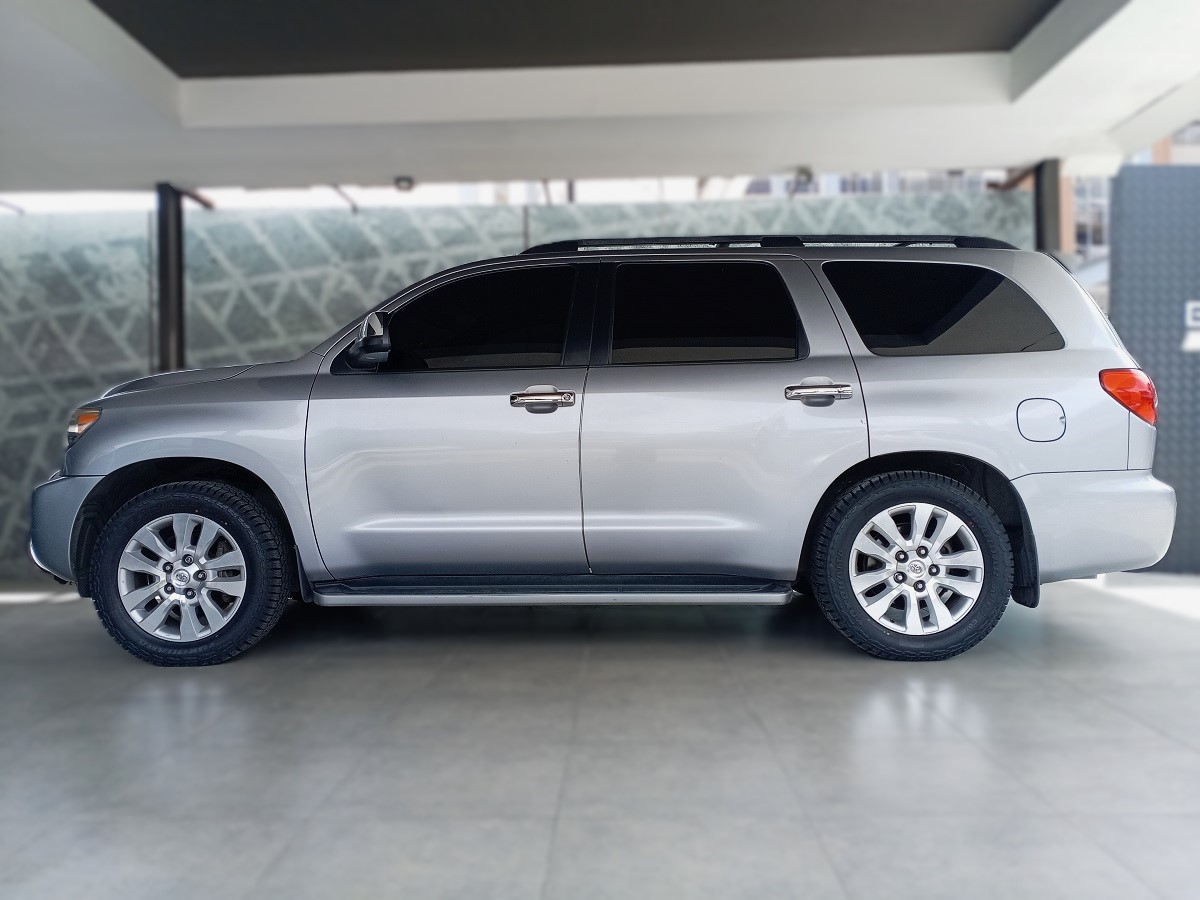TOYOTA SEQUOIA 2013 109,725 Kms