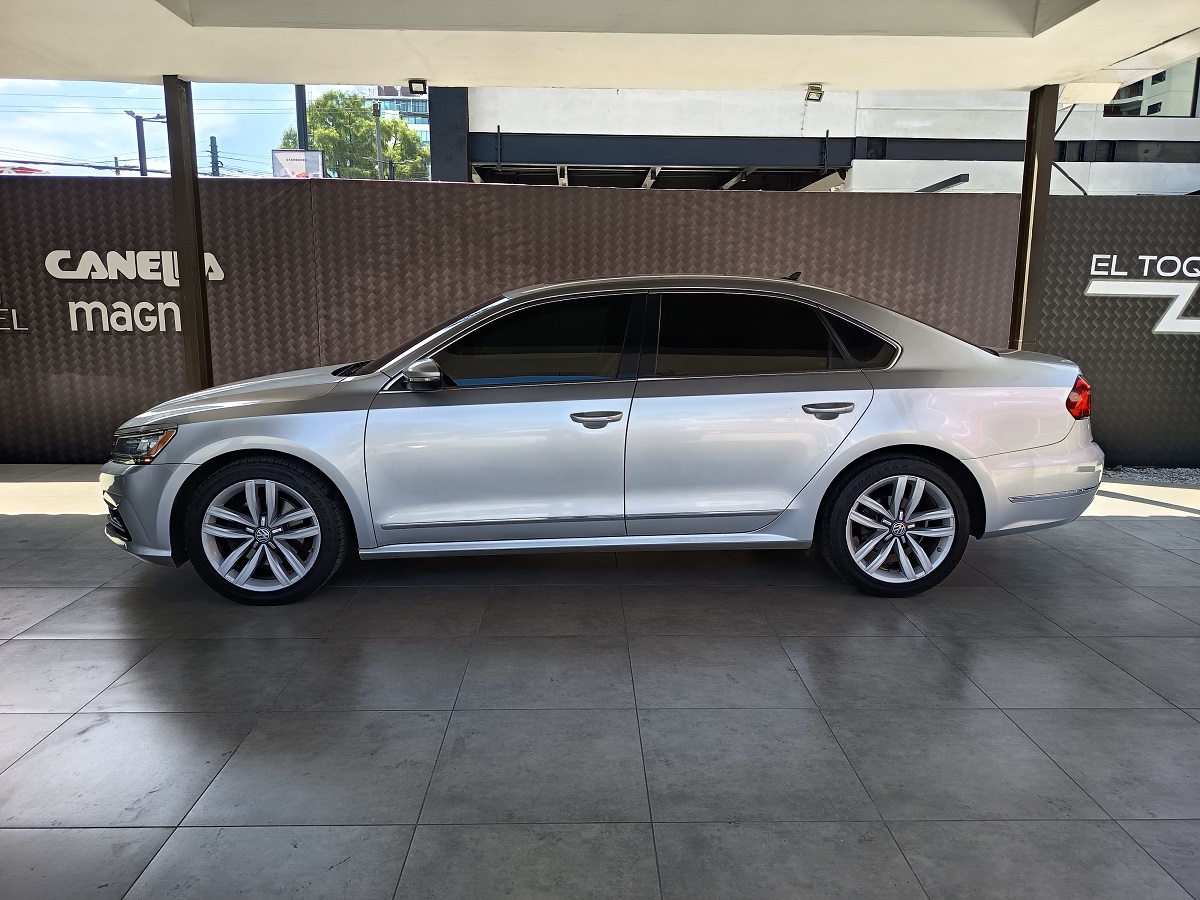 VOLKSWAGEN PASSAT 2016 50,876 Kms