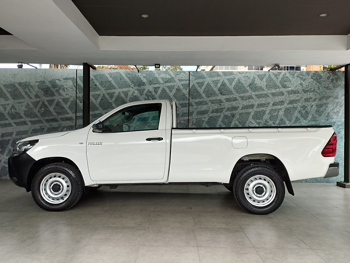 TOYOTA HILUX 2023 102,165 Kms