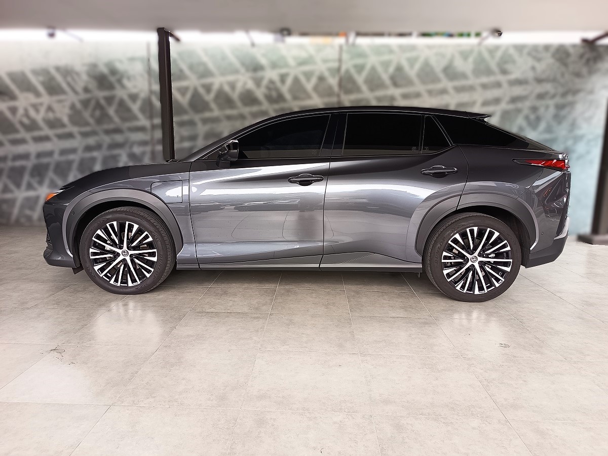 LEXUS RZ450E
 2025 7,527 Kms