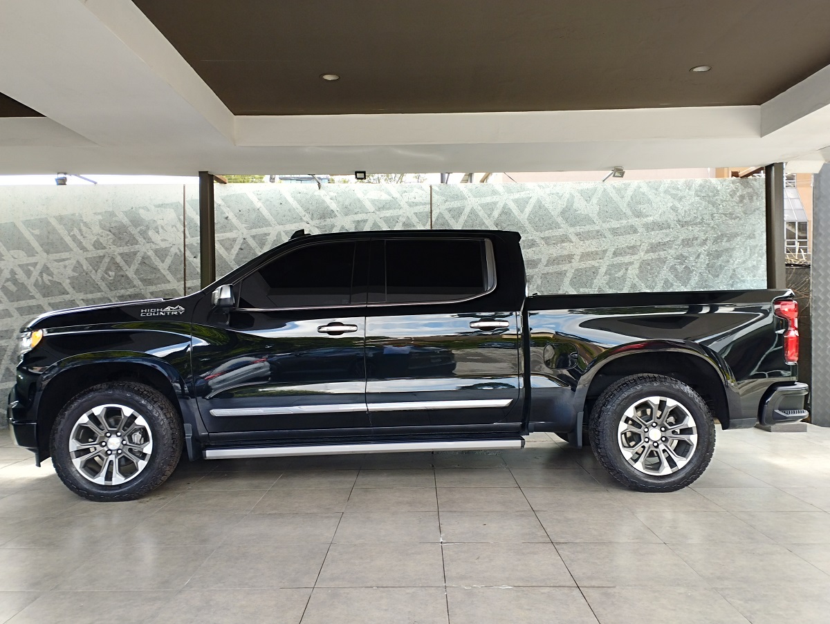 CHEVROLET SILVERADO HIGH COUNTRY 2023 12,170 Kms
