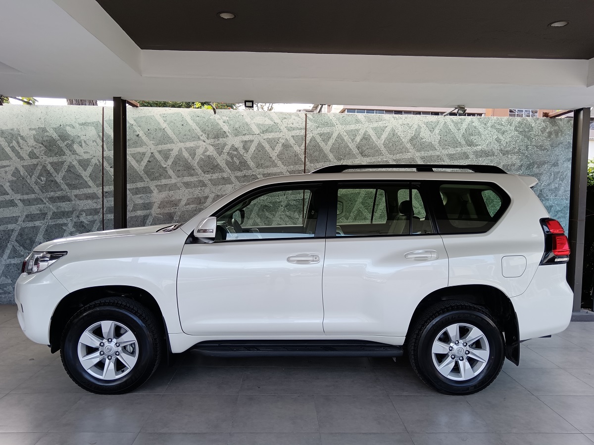 TOYOTA LAND CRUISER PRADO 2023 10,041 Kms
