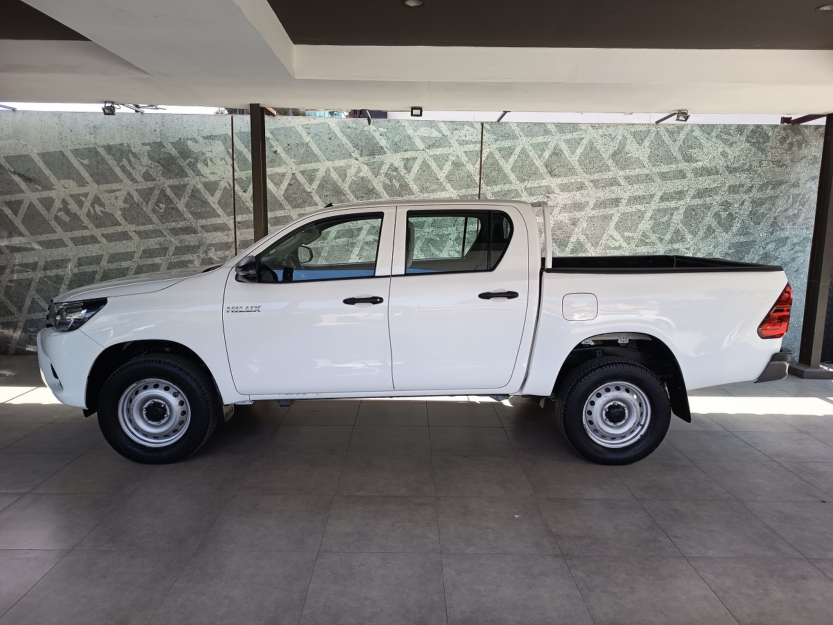 TOYOTA HILUX 2023 127,853 Kms