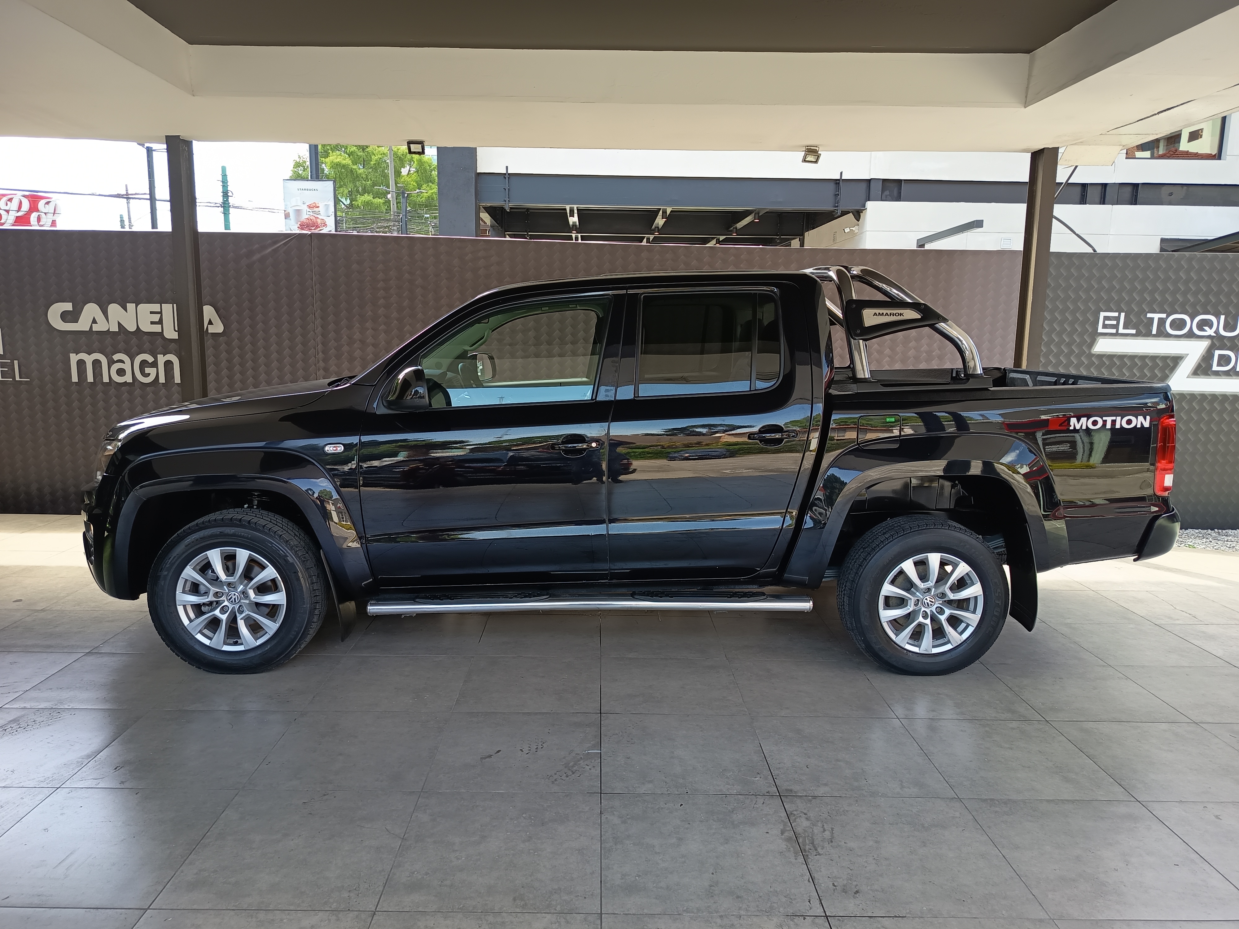 VOLKSWAGEN AMAROK  2023 55,692 Kms