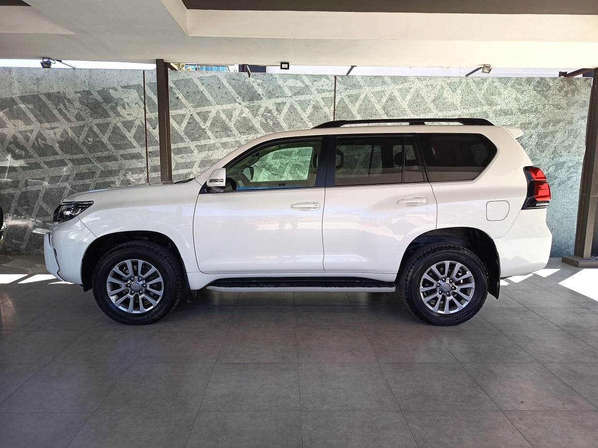 TOYOTA LAND CRUISER PRADO 2022 121,725 Kms
