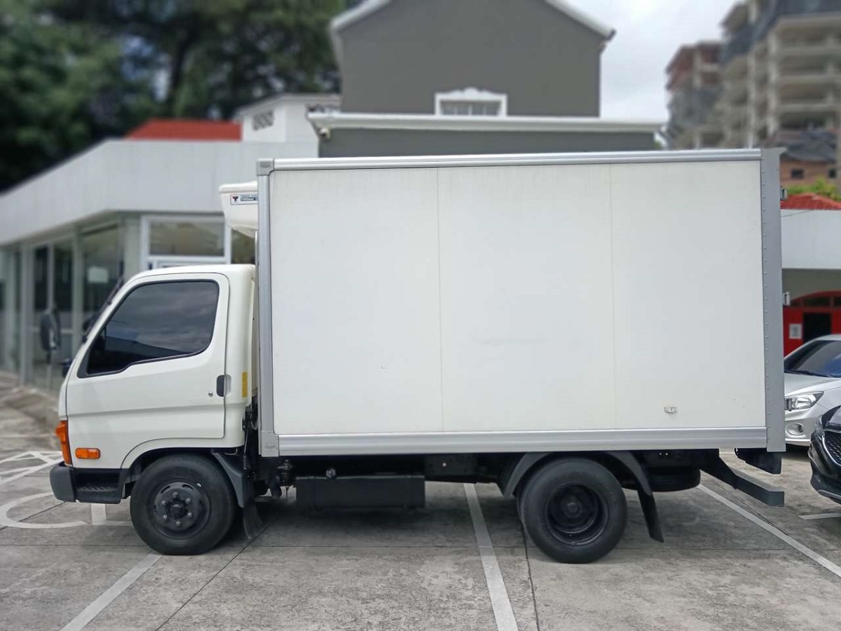 HYUNDAI HD45 2023 33,908 Kms