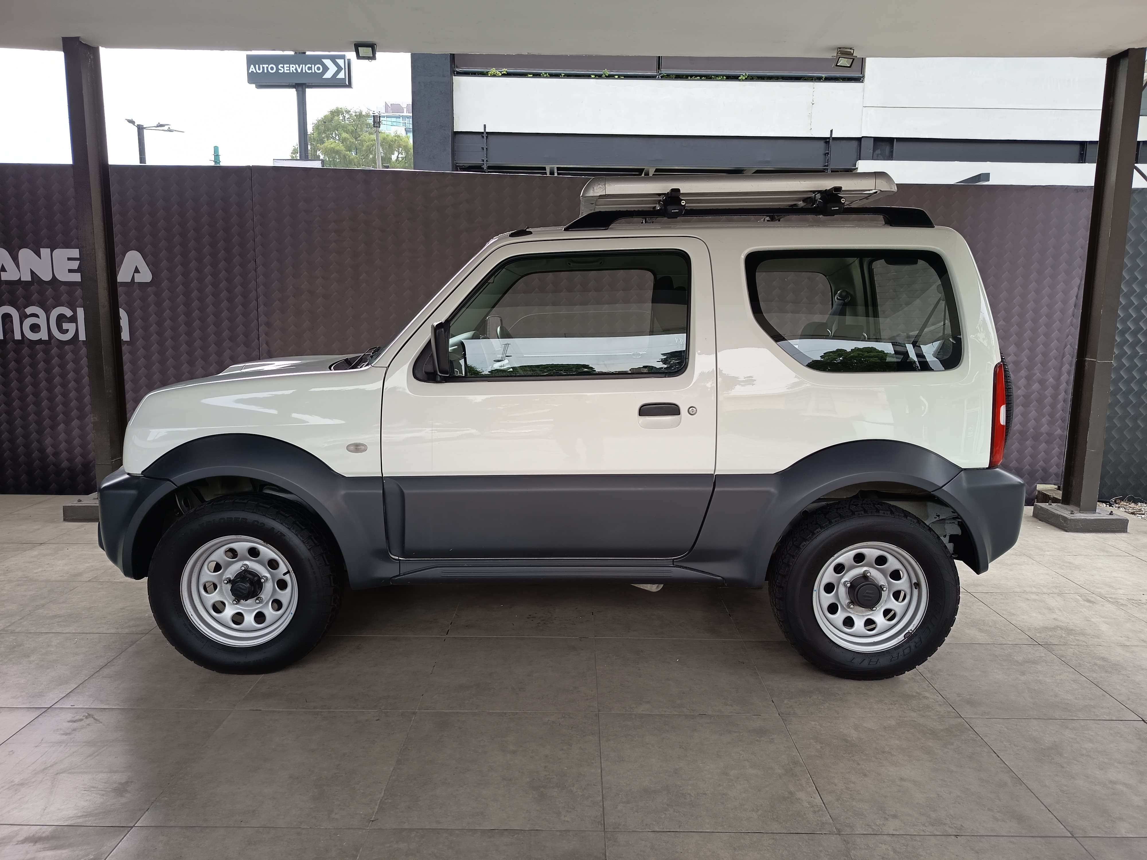 SUZUKI JIMNY JX 4X4 A/C 1.3 MT 2018 72,049 Kms