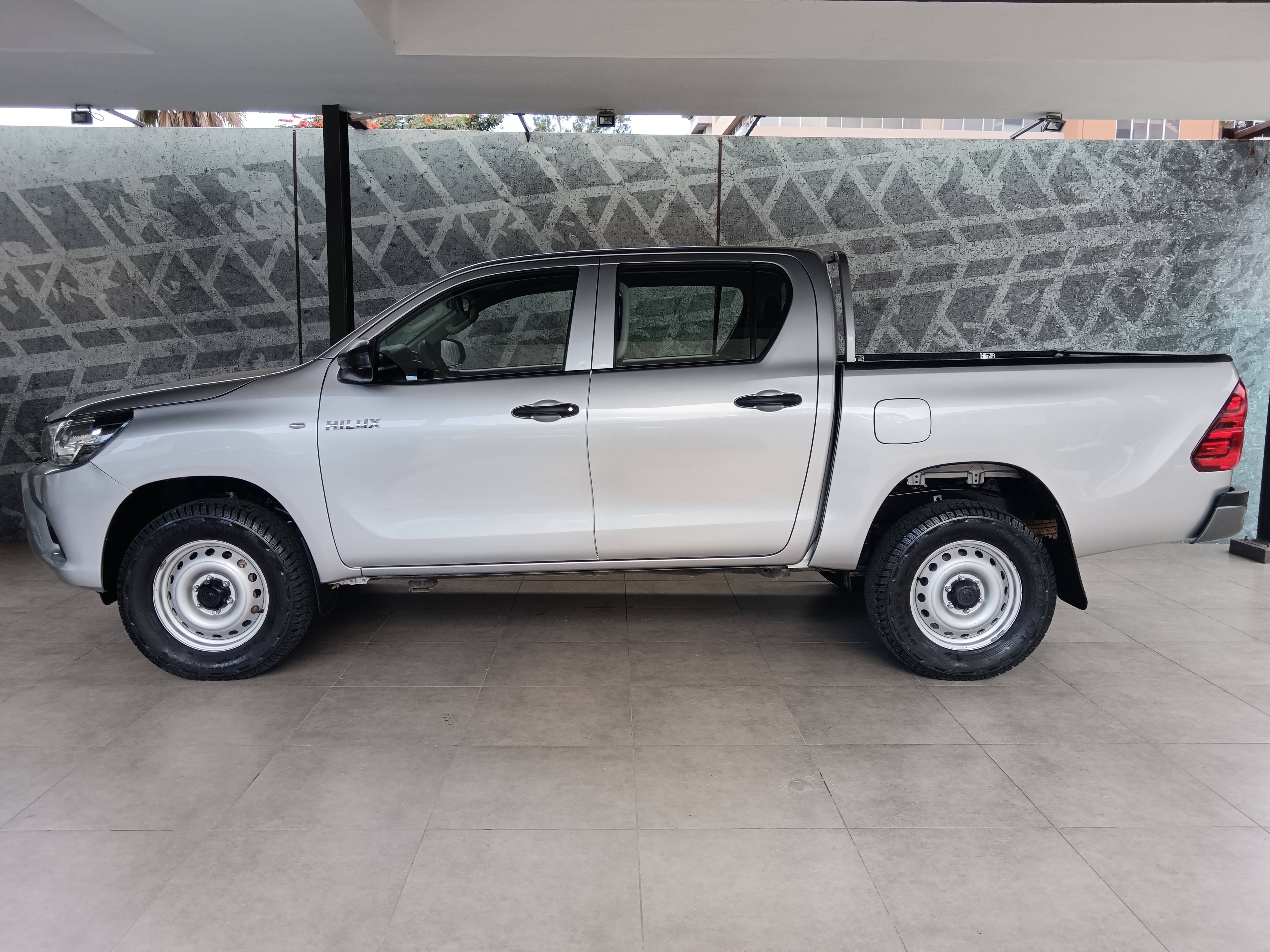 TOYOTA HILUX 2021 169,929 Kms