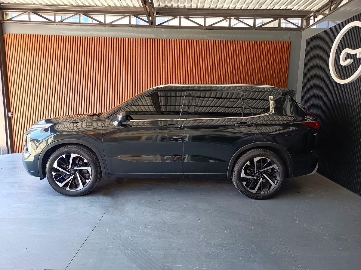 MITSUBISHI OUTLANDER  2024 74,909 Kms