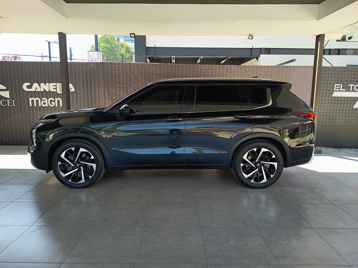 MITSUBISHI OUTLANDER  2024 74,909 Kms