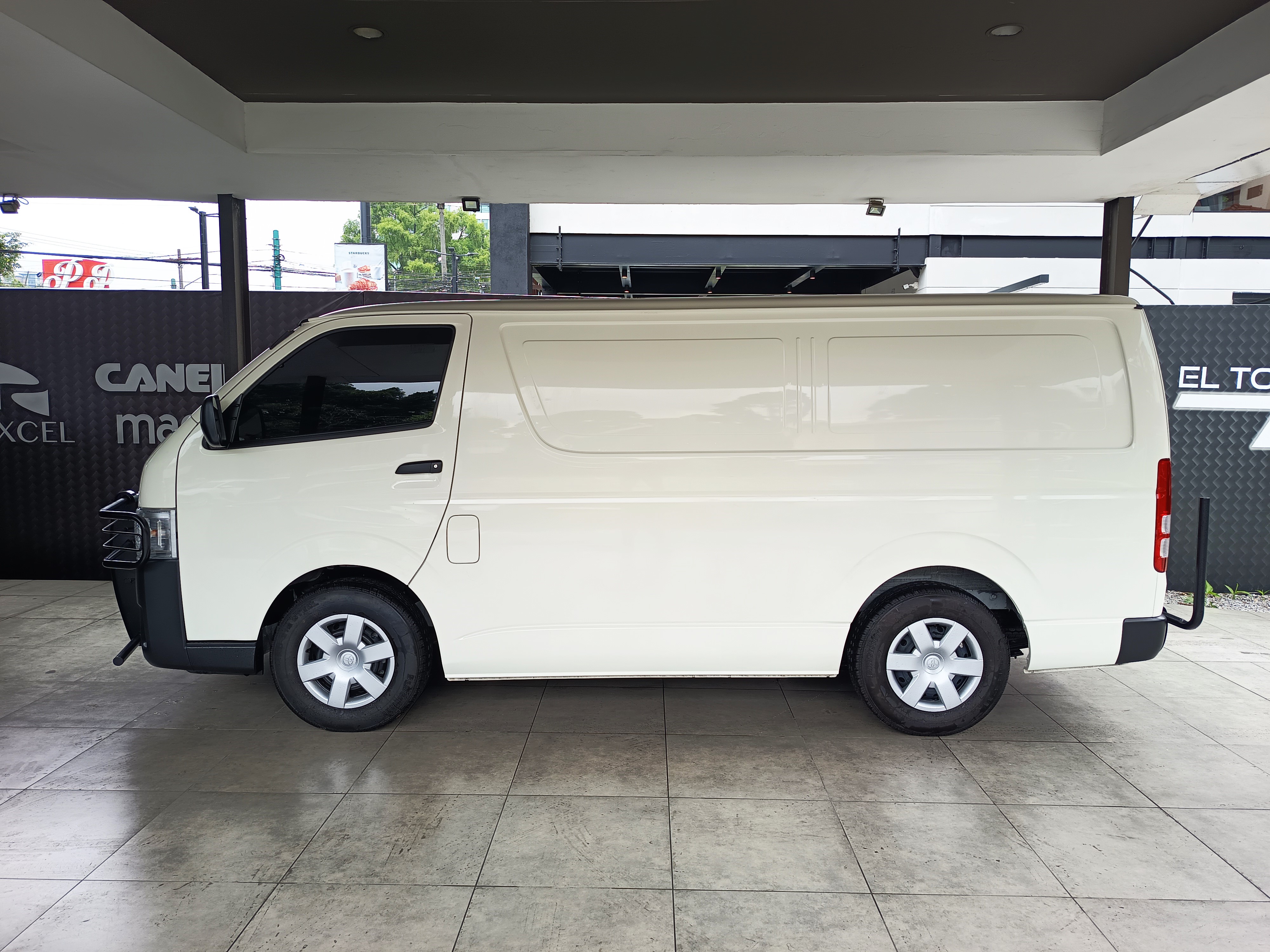 TOYOTA HIACE 2026 492 Kms