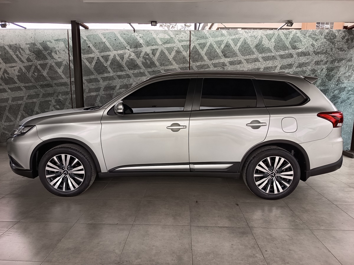 MITSUBISHI OUTLANDER GLX 2022 39,913 Kms