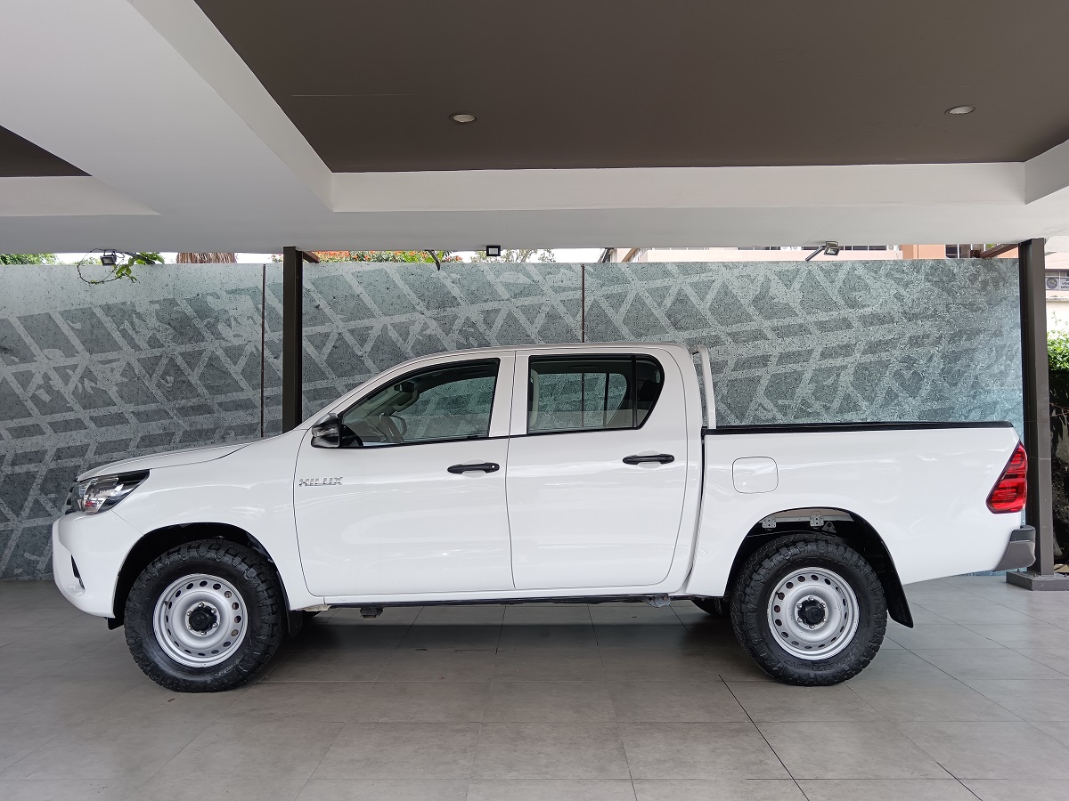 TOYOTA HILUX 2023 143,798 Kms
