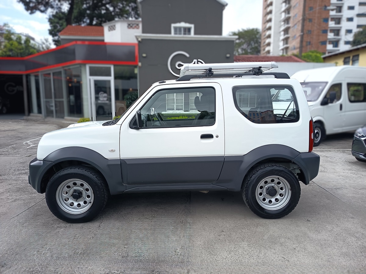 SUZUKI JIMNY JX 4X4 A/C 1.3 MT 2018 71,887 Kms